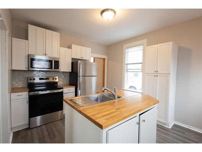 Photo - 810 Concordia Ave