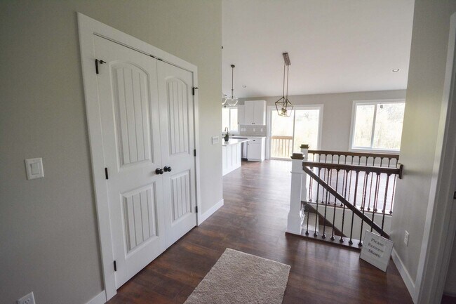 Photo - Bright & modern main floor living in newer home!