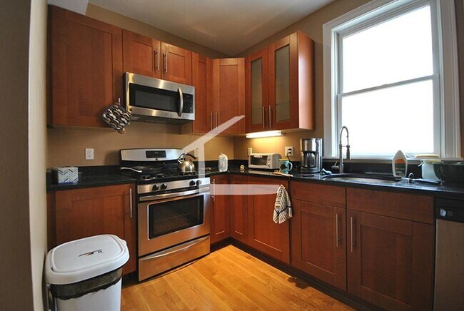Photo - 1588 Beacon St