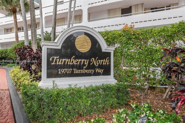 Photo - 19707 Turnberry Way Unidad 9K Rental