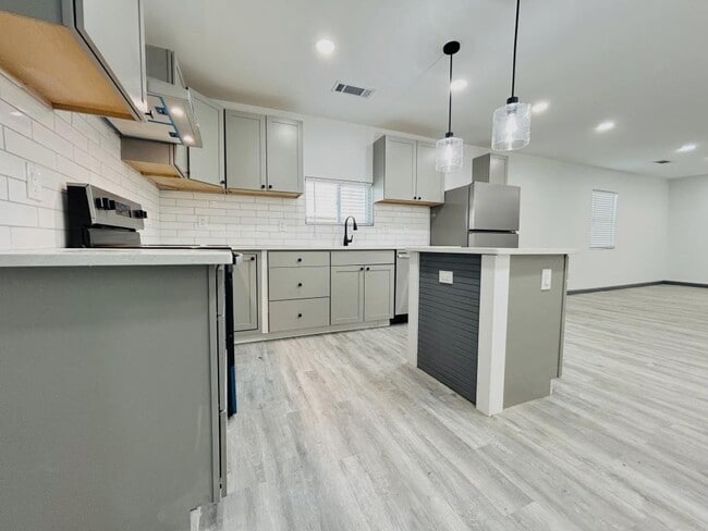 Photo - 1477 Olive St SW