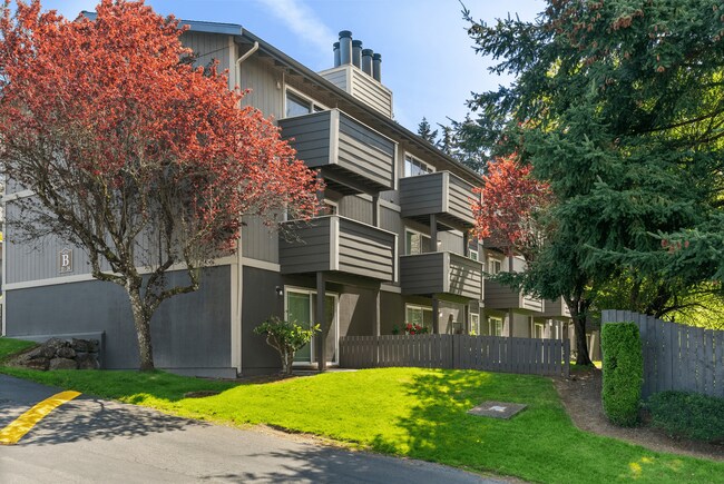 Apartment Building l Warner Park Apartments l Tacoma, WA