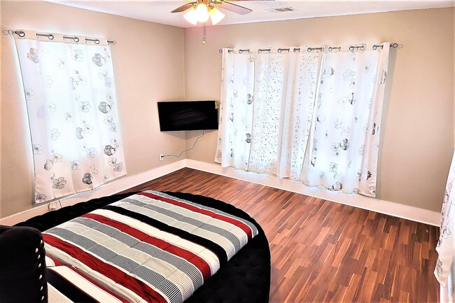 Photo - 2605 Avenue Q