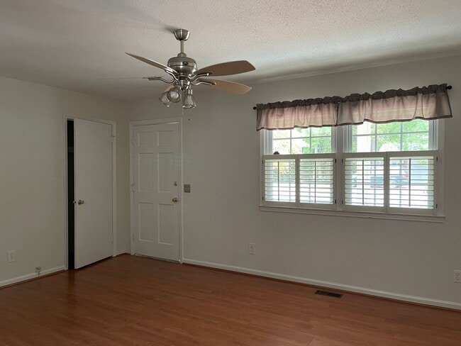 Building Photo - Lovely 3 Bedroom Ranch Home in Raleigh!