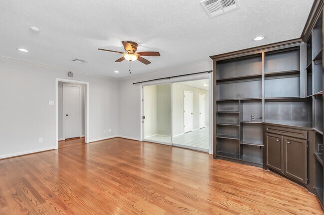 Photo - 4611 Merwin St