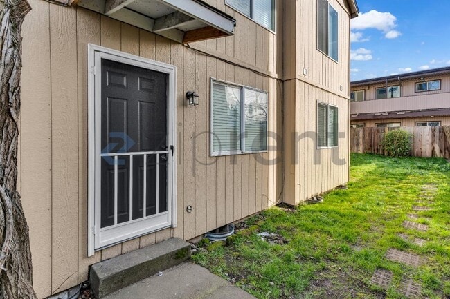 Photo - 1526 NE 68th Ave