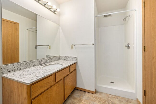 Photo - 413 Columbia Pl