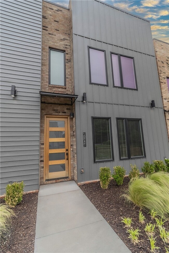 Building Photo - 4104 W Wood St