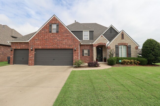 Building Photo - Spacious 4 Bedroom, 4 Bathroom Home in Bixby!