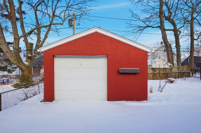 Photo - 406 Tarrington Rd