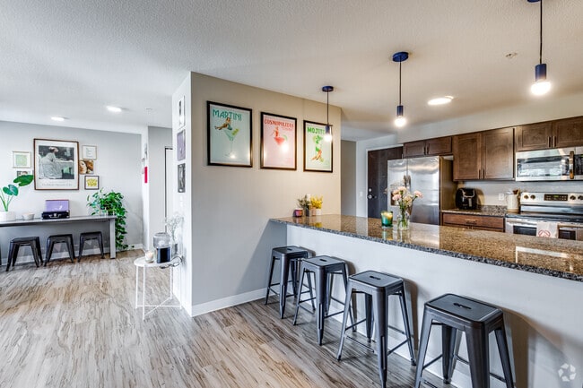4BR, 2BA - 1130SF - Luxury XL