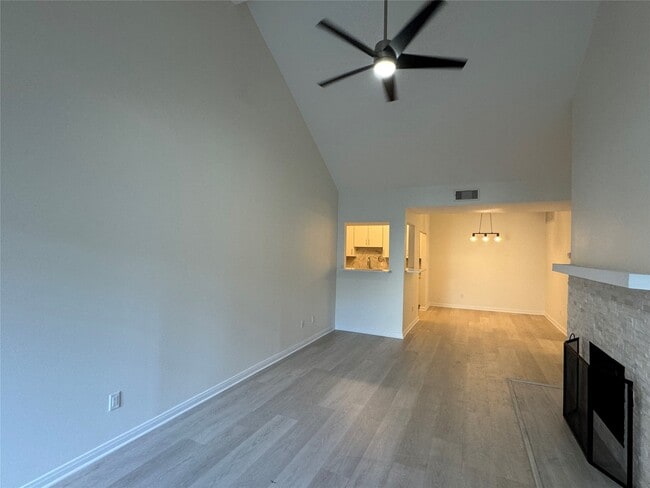 Photo - 2100 Tanglewilde St Unit 626