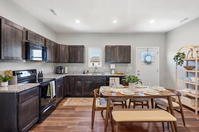 Photo - 112 W Ledgestone Dr