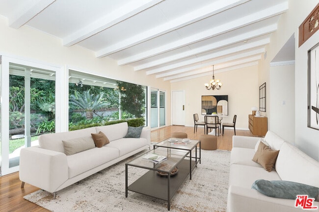 Photo - 1129 Roscomare Rd Casa