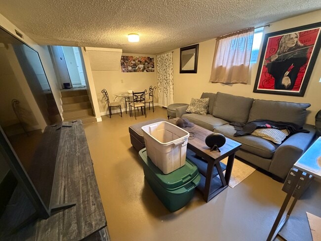 Photo - 565 W Midway Blvd