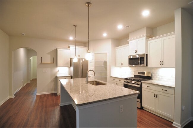 Photo - Large Buckhorn Rancher