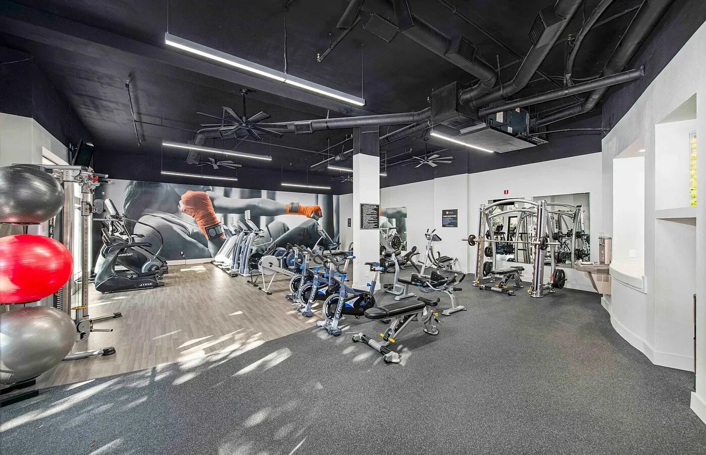 Photo - 7609 Preston Rd Unidad Plano, Texas