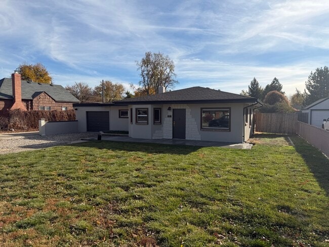 Building Photo - 407 W Iowa St