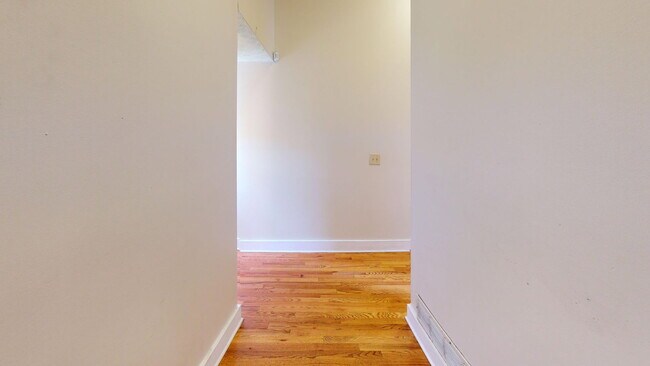Photo - 1369 Summit St