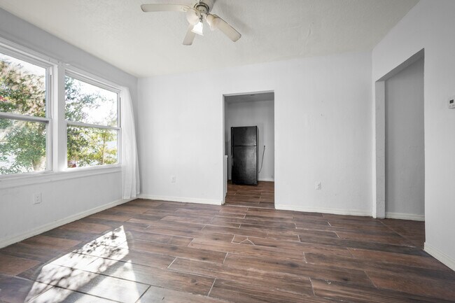 Photo - 1602 Wambolt St