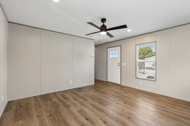 10 Colonial Dr