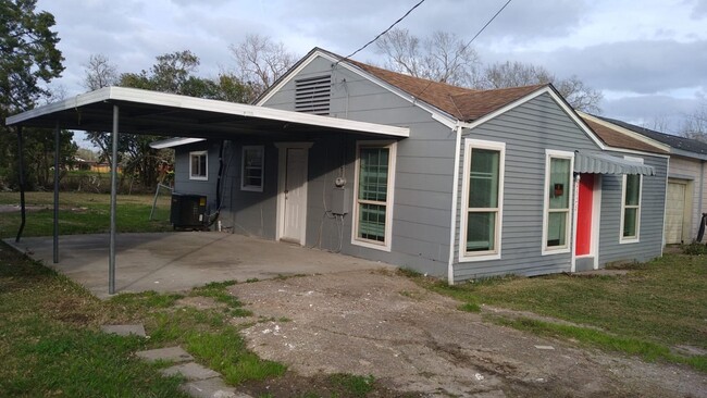Photo - Find your home for less! Gorgeous all renovated Home in Groves, TX!.
