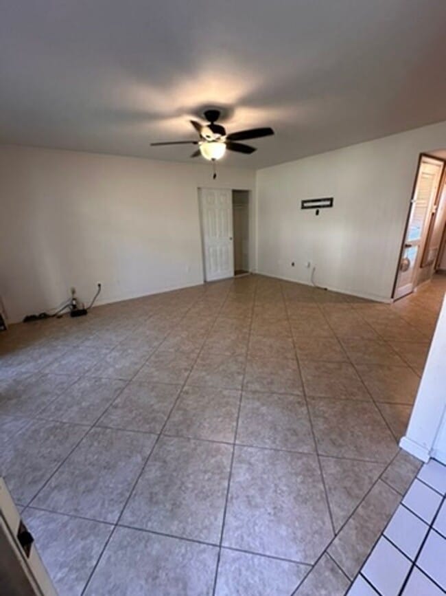 Building Photo - 2BD | 2BA Condo in Spring Valley! Unit 11