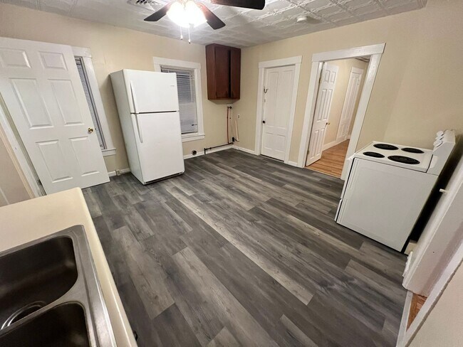 Photo - 23-25-25 Dale St Unidad 23 Dale St