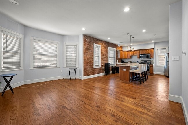 Building Photo - 493 Broadway Unit 2