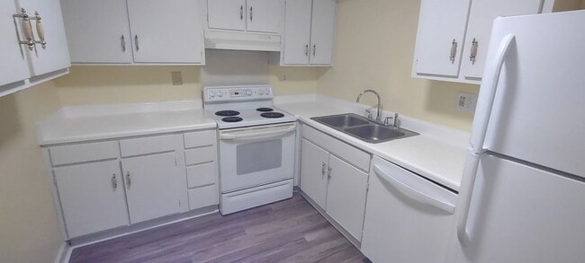 Building Photo - Beautiful Highrise 2 bed 2 bath Rental