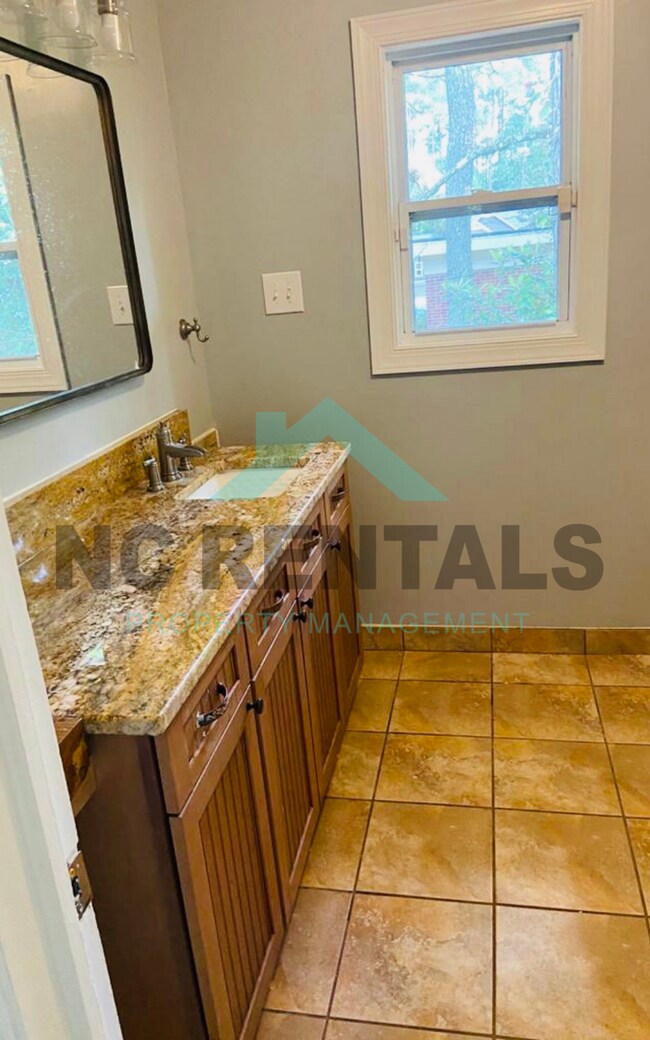 Photo - 1212 Red Oak Ave