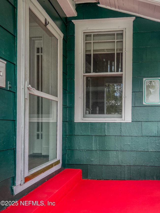 Photo - 2806 College St