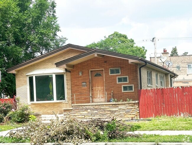 Building Photo - 3056 W Marquette Rd Rental