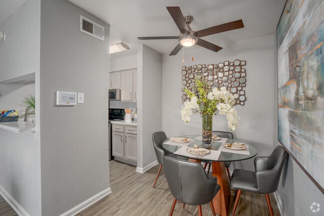 1BR, 1BA - 604SF - Dining Room