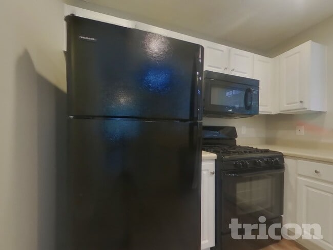 Photo - 102 W Oaks Pl