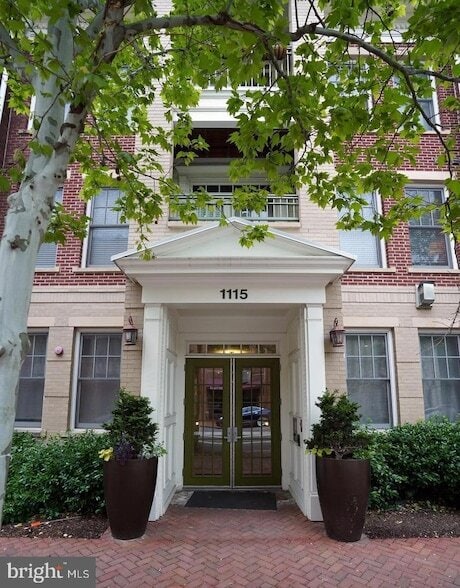 Building Photo - 1115 Cameron St Unit 211