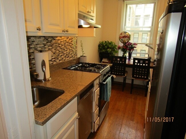 Building Photo - 116 Riverway Unit 5