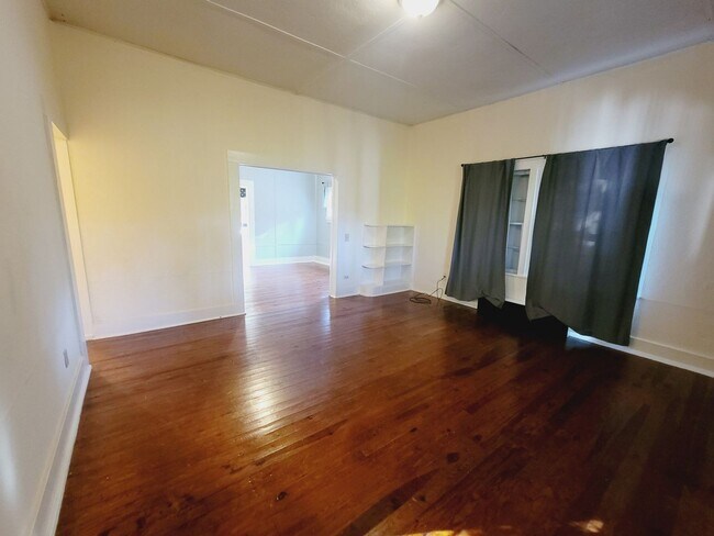 Photo - PRIVATE & Spacious 2/1 SE House on 1 Acre w/ Wood Floors, Washer/Dryer, & Screened Porch! Avail N...