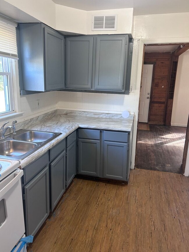 Photo - 3 BED 1 BATH SINGLE FAMILY HOME!