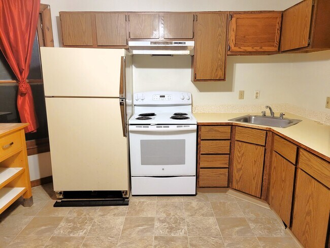 Photo - 403 1/2 N Fremont St Apartments Unit 0.5
