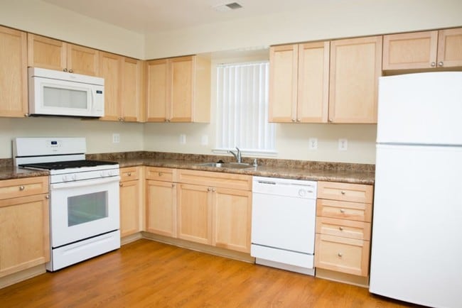 Cocina - Bellevue Homes - No Cost Utilities*