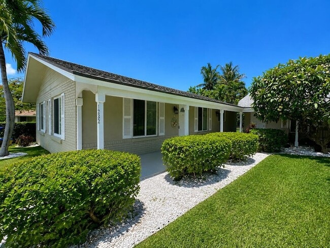 Building Photo - 1232 Cabana Rd Unit 1