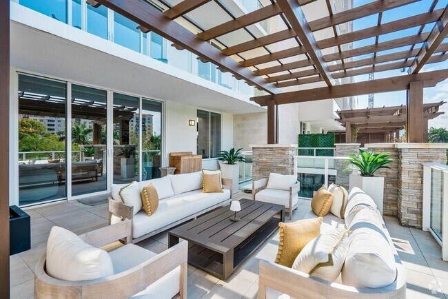 Building Photo - 200 SE Mizner Blvd Unit 308 Rental