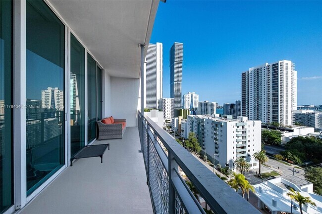 Building Photo - 350 NE 24th St Unit 1104 Rental