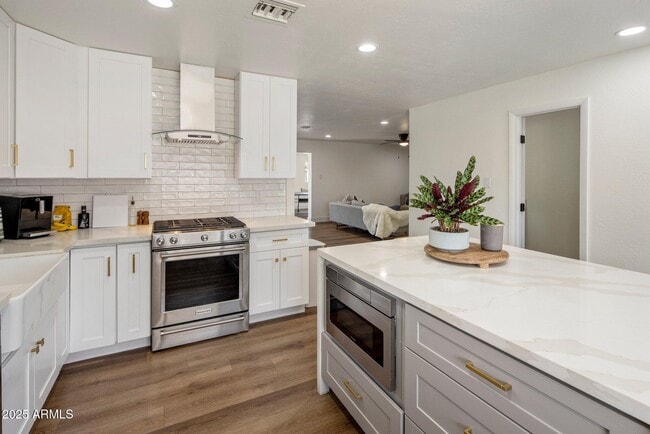 Photo - 8022 E Columbus Ave