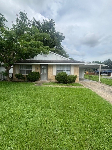 Photo - 302 Hilltop Cir House