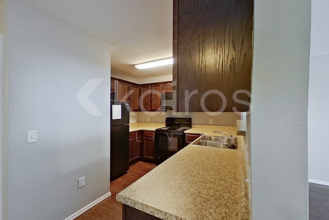 Photo - 5000 Thomas St