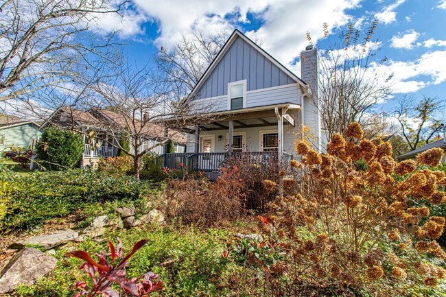 Building Photo - Fully Furnished