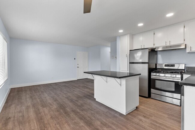 1066 Coronado Ave Unit 202