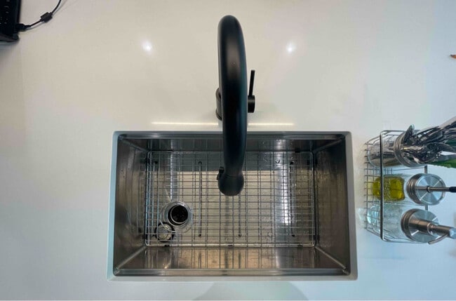 Photo - 605 E 7th St